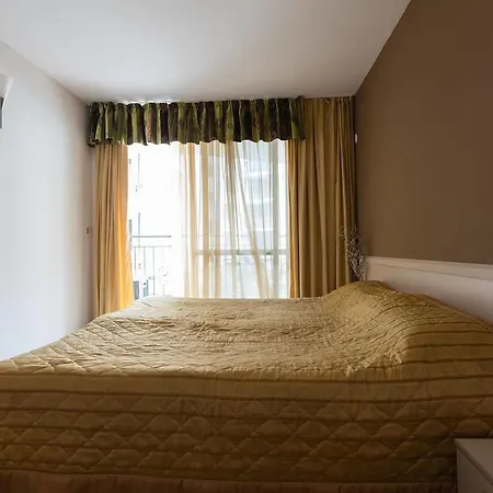 شقة ★apartment W Kitchen&balcony Pool View ★qw★
